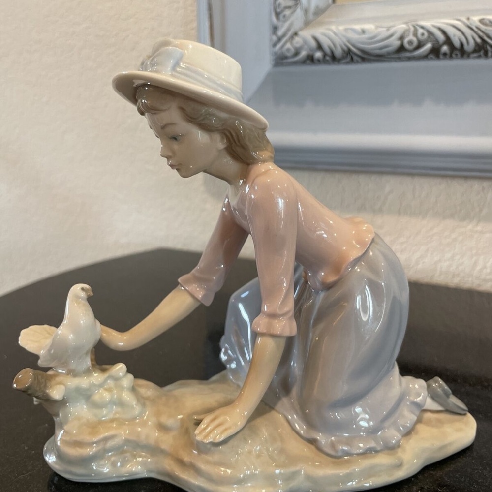 Lladro figurine, vintage figurine Caressing the Dove  BEAUTIFUL!!